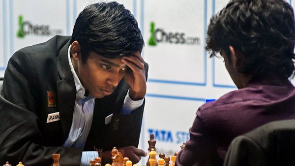 R Praggnanandhaa: কলকাতায় দুরন্ত ছন্দে প্রজ্ঞানন্দ, চেস ইন্ডিয়া ব্লিৎজের প্রথম দিনেই সকলের চেয়ে এগিয়ে