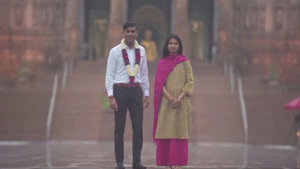 G20 Summit 2023: ব্রিটিশ প্রধানমন্ত্রী ঋষি সুনক ‘গর্বিত হিন্দু’, অক্ষরধামে আরতি করে স্ত্রীর দুঃখ ভোলালেন