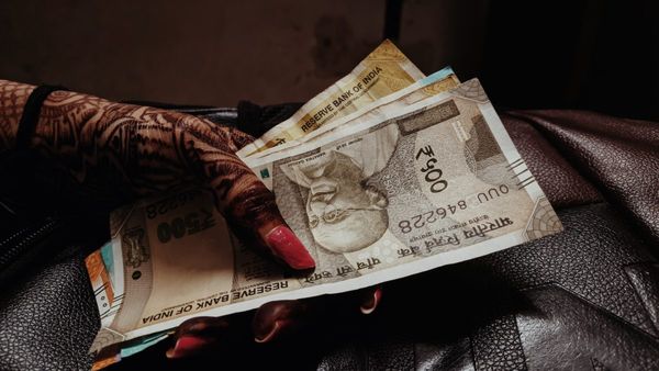 Emergency Fund: জরুরি তহবিল কী? কঠিন সময়ের জন্য কত টাকা সঞ্চয় করা উচিত?