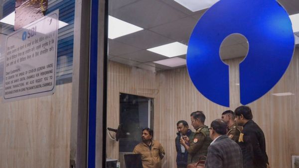 SBI PO Recruitment 2023: হাতে আর মাত্র কয়েক ঘণ্টা! স্টেট ব্যাঙ্কে চাকরি বড় সুযোগ