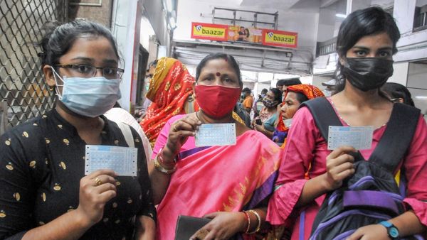 Railway Ticket Concession: ১০০ টাকার রেলের টিকিট কিনছেন ৪৫ টাকায়! কী বলছেন রেলযাত্রীরা