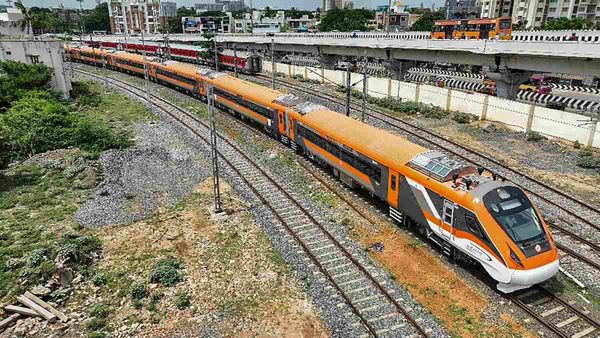 Train Cancelled List: দিল্লি থেকে আসা-যাওয়া লোকজন সাবধান! ২০০-র বেশি ট্রেন বাতিল