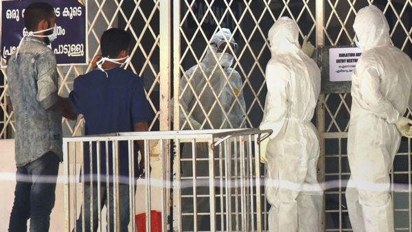 Nipah virus: আতঙ্ক বাড়াচ্ছে নিপা ভাইরাস, ১০০০ ছড়াতে পারে সংক্রমণের সংখ্যা