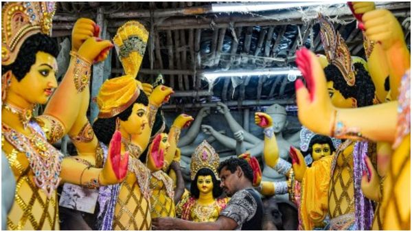 আজ বিশ্বকর্মা পুজো, শারদীয়ার ঢাকে কাঠি, শিল্পাঞ্চলে উৎসবের আমেজ