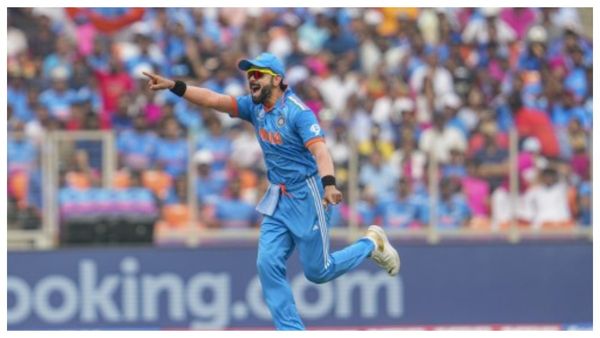 ICC World Cup 2023: পাকিস্তান ম্যাচের শুরুতেই বিরাট ভুল করলেন কোহলি, উঠে যেতে হল মাঠ থেকেও!