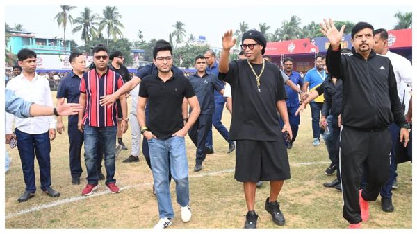Ronaldinho: অভিষেকের গড়ে রোনাল্ডিনহো, বল পায়ে দেখালেন সাম্বা ম্যাজিক