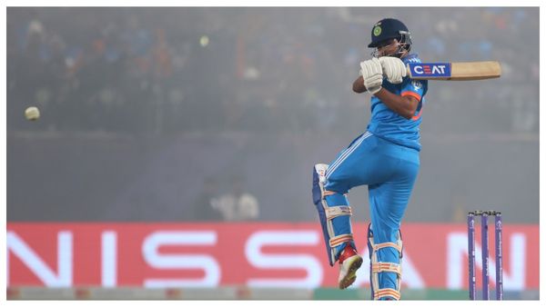 ICC World Cup 2023: ব্যাট হাতে বড় রানে ব্যর্থ, কোহলিকে টেক্কা দিয়ে পুরস্কার জিতে নিলেন শ্রেয়সই