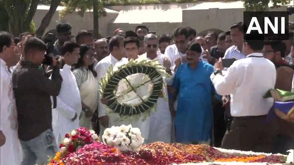 বাপুকে শ্রদ্ধা জানিয়ে দিল্লিতে তৃণমূলের কর্মসূচি, বিজেপির বিরুদ্ধে সোচ্চার অভিষেক