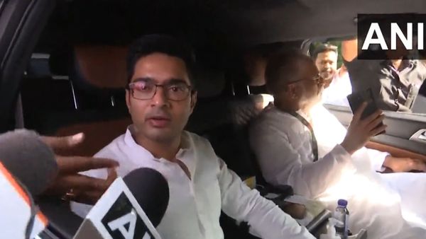 ধরনা তুলে দিল অমিত শাহের পুলিশ, সাংবাদিক বৈঠক শেষ না করেই রাজঘাট ছাড়লেন অভিষেক