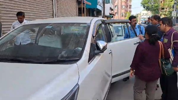 Madan Mitra: ৫ ঘণ্টা পর মদন মিত্রের ভবানীপুরের বাড়ি থেকে বেরোল CBI, বাজেয়াপ্ত বেশ কিছু নথি