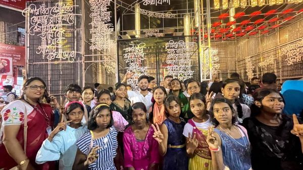 Durga Puja 2023: দুর্গাপুজোয় অভিনব উদ্যোগ নিল স্ক্রিনজি, ক্যাবে চড়ে ঠাকুর দেখে বেজায় খুশি দুঃস্থ শিশুরা