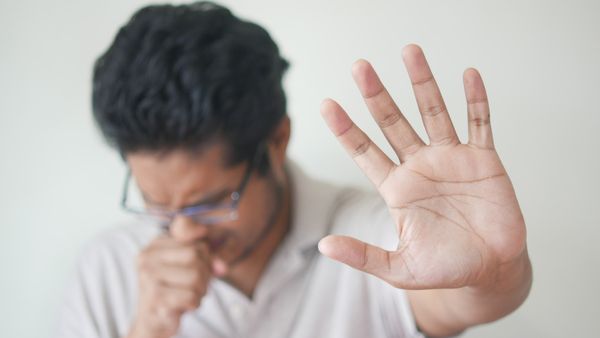 Health Tips: সর্দি-কাশিতে নাজেহাল, রোজ পাতে রাখুন ভিটামিন সি সমৃদ্ধ এই খাবারগুলি