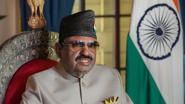 মন্ত্রী - বিধায়কদের বেতন বৃদ্ধি ঝুলে থাকল? বিলে সই করেননি রাজ্যপাল