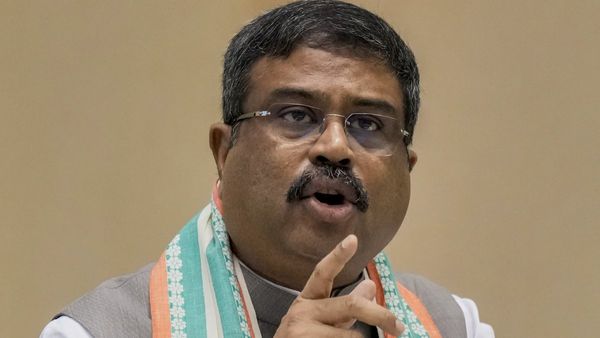 বছরে দু'বার বোর্ডের পরীক্ষা নিয়ে বড় ঘোষণা কেন্দ্রীয় মন্ত্রীর! NEP নিয়ে বাংলার দাবিতে তুললেন প্রশ্ন