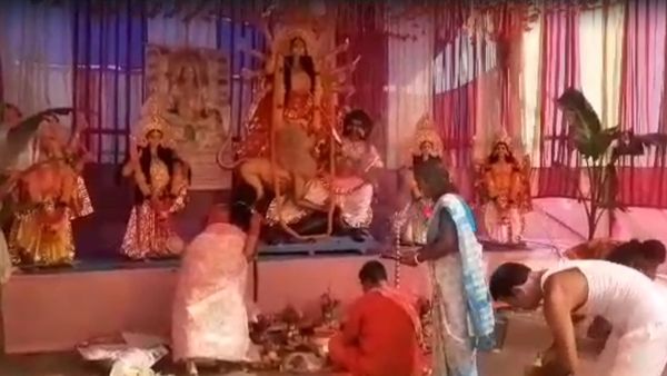 জলপাইগুড়ির পাতকাটা গ্রামে অকাল দুর্গা পুজো! পারিবারিক পুজো এখন সর্বজনীন