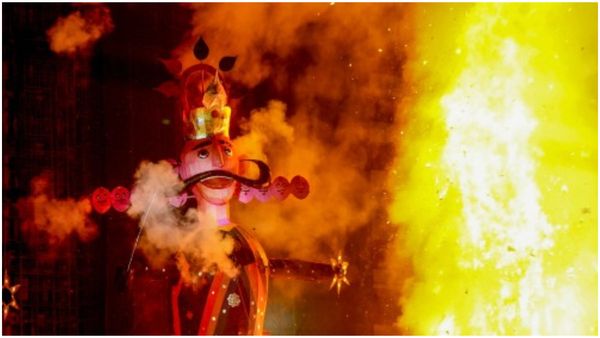 Dussehra 2023: লালকেল্লায় রাবণের পুতুলের গায়ে লেখা সনাতন ধর্ম, তড়িঘড়ি সরালেন উদ্যোক্তারা