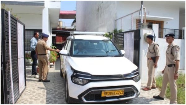 পুর নিয়োগ দুর্নীতি কাণ্ডে অয়ন শীল যোগ! দক্ষিণ দমদম পুরসভার প্রাক্তন চেয়ারম্যান পাঁচু রায়ের বাড়িতে ইডি