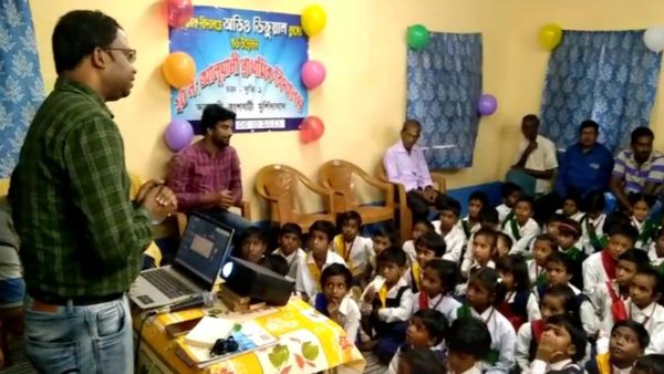 Digital Classroom: ব্ল্যাকবোর্ড হল ডিজিটাল! অডিও ভিস্যুয়ালে পড়াশোনা চলছে বাংলার সরকারি স্কুলে