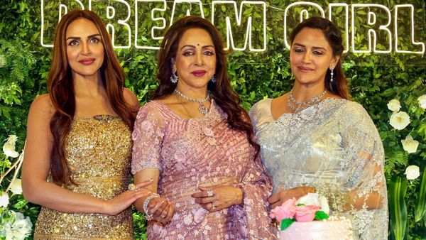 Hema Malini: হেমা মালিনীর ৭৫ তম জন্মদিনে দেখা গেল না সানি দেওলদের, ফের কি বাড়ল দূরত্ব