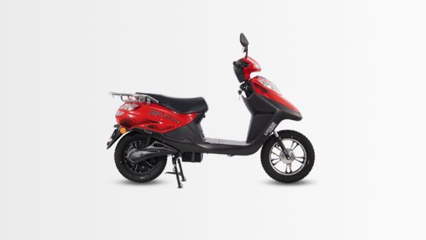 Cheapest Motorcycle: Bajaj CT100-কে টক্কর! ৬০ হাজারেও কম দামে কিনুন Hero Electric Flash