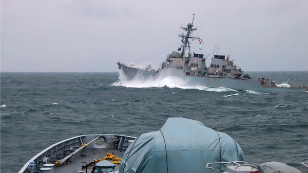 যুক্ত ছিলেন একাধিক স্পর্শকাতর প্রজেক্টে! কাতারে আট প্রাক্তন নেভি অফিসারের মৃত্যুদণ্ডের খবরে স্তম্ভিত ভারত