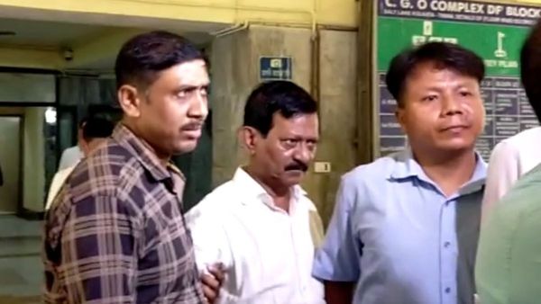 কালীঘাটের কাকু কতটা অসুস্থ? কেন্দ্রের হাসপাতালে সব রিপোর্ট পরীক্ষা করাতে চায় ইডি