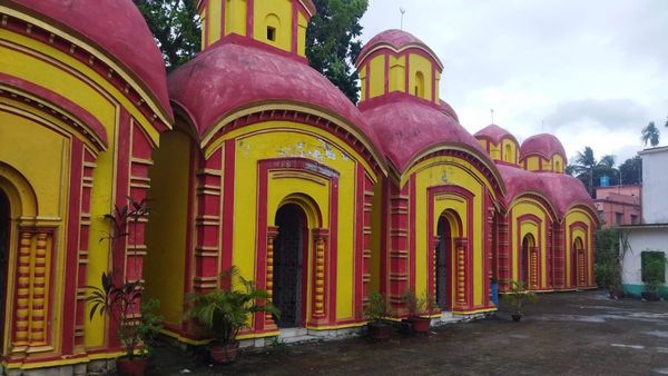 Travel: লোকনাথ বাবা নাকি এই মন্দিরে পুজো করতেন, সপ্তাহান্তের ছুটিতে বেড়িয়ে আসুন ৭৫০ বছরের প্রাচীন মন্দিরে