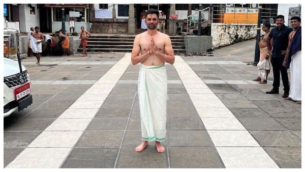 ICC World Cup 2023:দক্ষিণ আফ্রিকাকে ম্যাচ জিতিয়ে ভারতীয়দের মনও জিতলেন ‘হনুমান ভক্ত’ কেশব মহারাজ