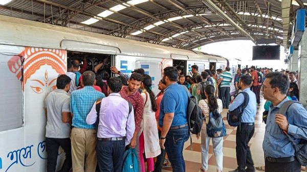 Kolkata Metro: শ্যামবাজার সহ একাধিক অন্তর্বর্তী স্টেশন থেকে চলবে মেট্রো! ভিড় সামলাতে বড় পদক্ষেপ