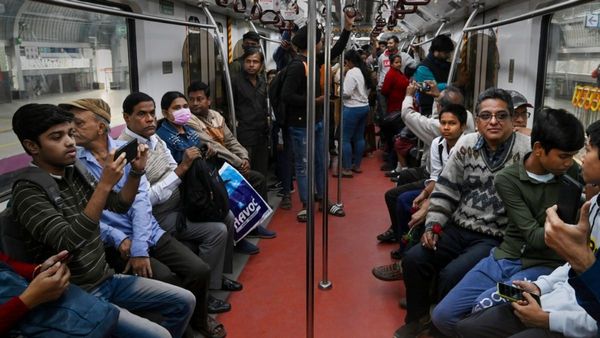Kolkata Metro: সপ্তমী থেকেই বন্ধ মেট্রোর আস্ত একটা রুট! মাথায় হাত যাত্রীদের