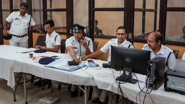 Kolkata Police: খাস কলকাতায় মহিলাকে নৃশংস ভাবে খুন, আশঙ্কাজনক নাবালক ছেলেও