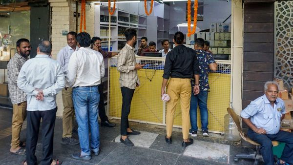 পুজোর ৫ দিনে মদ বিক্রিতে রেকর্ড লক্ষ্মী প্রাপ্তি রাজ্যের, সবচেয়ে বেশি বিক্রি কোন জেলায় জেনে নিন