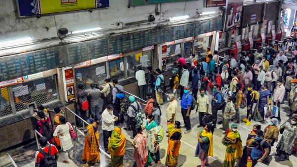 Durga Puja Special Train 2023: চতুর্থীতেই মহারেকর্ড শিয়ালদহ ডিভিশনের! আয়ের অঙ্ক চমকে দেবেই