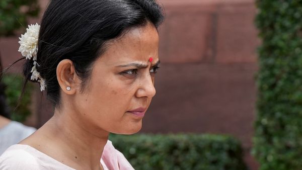 বেশি সময় দেবে না এথিক্স কমিটি, ফের এইদিনে ডাক পেলেন মহুয়া মৈত্র