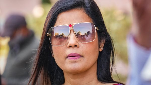 Cash for Question: দল ব্যবস্থা নিতে ভয় পাচ্ছে! মহুয়া মৈত্র ও তৃণমূলকে প্রশ্নবাণ বিজেপির