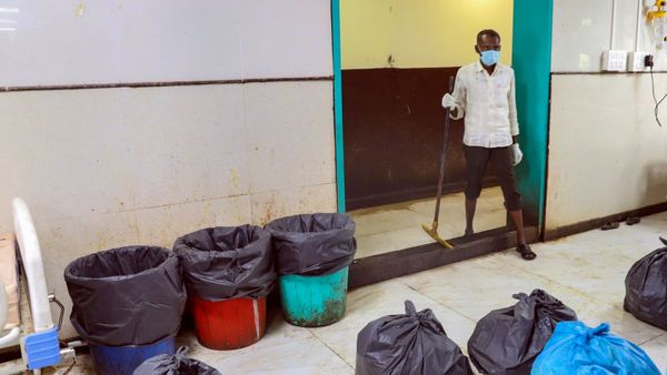 মহারাষ্ট্রের নান্দেদে ৪৮ ঘন্টায় ৩১ রোগীর মৃত্যু! টয়লেট পরিষ্কার করতে ডিনকে নির্দেশ সাংসদের