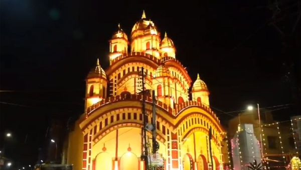 দক্ষিণেশ্বরের ভবতারিণীর মন্দিরের আদলে মণ্ডপ, হিন্দু- মুসলিম দুই সম্প্রদায় পুজোর উদ্যোক্তা