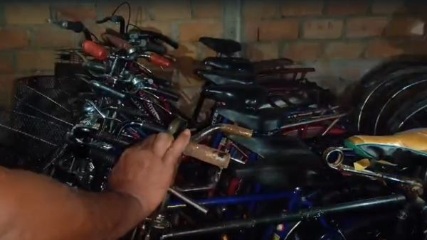 প্রতিবেশী রাজ্য থেকে উদ্ধার একের পর এক 'সবুজ সাথী'র সাইকেল! আরও এক দুর্নীতির অভিযোগে সরব বিরোধীরা