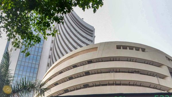 Sensex: অক্টোবর মাস জুড়ে শেয়ার বাজারে ধস, ২৬০০ পয়েন্ট পড়ল সেনসেক্স