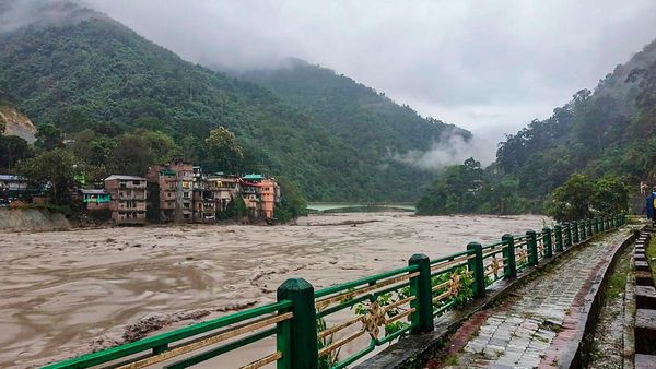 North Bengal Flood: সিকিমের ভয়ঙ্কর বিপর্যয়ে মৃত ১০, খোঁজ নেই অন্তত ৮২ জনের