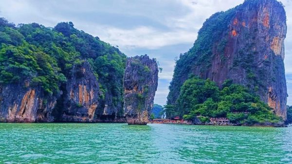 Travel: দীপাবলিতে বিদেশে বেড়াতে যেতে চান, ঘুরে আসুন এখানে ভিসা লাগবে না