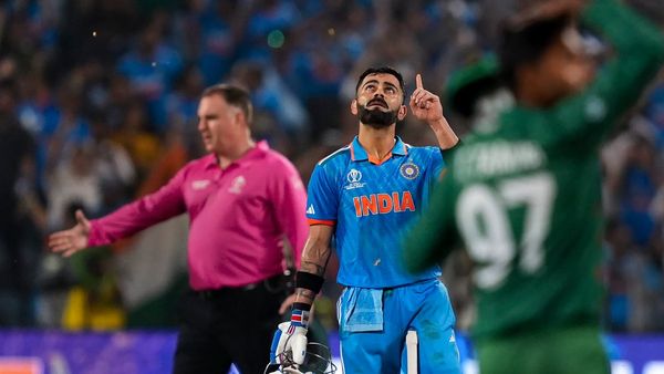 ICC World Cup 2023: কোহলির শতরান স্বার্থপরের মতো! পূজারার যুক্তি খারিজ করে বিরাটের পাশে আক্রম, হেডেনরা