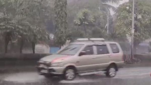 Durga Puja Weather: দুপুর গড়াতেই বৃষ্টি ৮ জেলায়, নবমীর পর দশমীও কি ভাসাবে বৃষ্টি? বাংলার আবহাওয়ার পূর্বাভাস