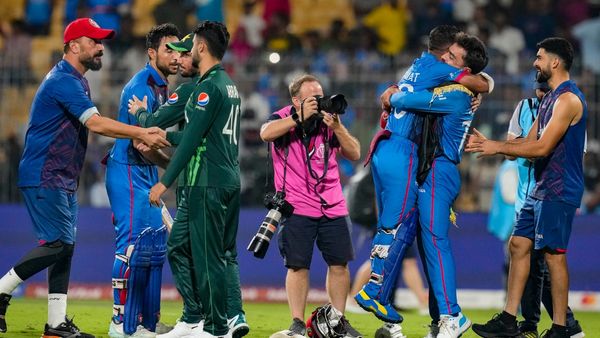 ICC World Cup 2023: আফগানিস্তান টিম বাসে লুঙ্গি ডান্স, বাসন বাজিয়ে সেলিব্রেশন! পাকিস্তান-বধে উৎসব কাবুলেও
