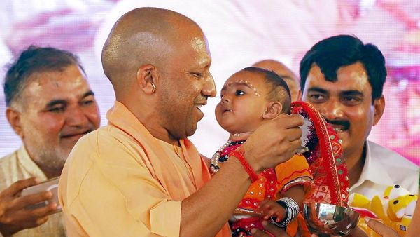 Yogi Adityanath: ডিসেম্বরের মধ্যে ১.২৫ কোটি পরিবারকে জমির মালিকানা! প্রতিশ্রুতি মুখ্যমন্ত্রী যোগীর