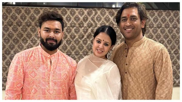 Diwali 2023: দীপাবলি উদযাপন ধোনি-সাক্ষীর, আইকনের সঙ্গে উৎসবের আনন্দ ভাগ করে নিলেন পন্থ