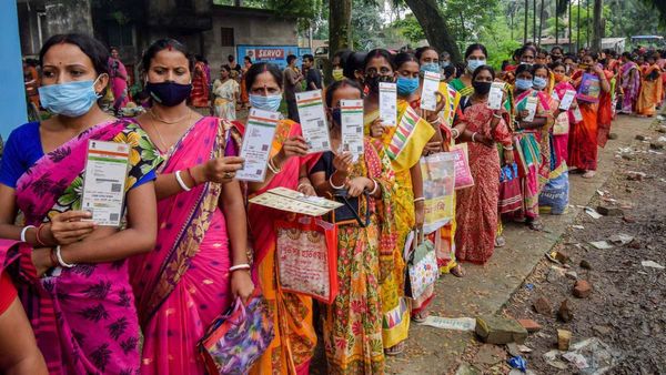 Aadhaar Card: আধার কার্ড হারিয়ে গিয়েছে? এইভাবে সহজ প্রক্রিয়ায় ডুপ্লিকেট পেয়ে যাবেন