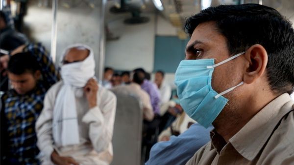 Delhi Air Pollution: দুষণে 'অন্ধকার' দেখছে রাজধানী, বন্ধ হল স্কুল! জারি একাধিক নিষেধাজ্ঞা