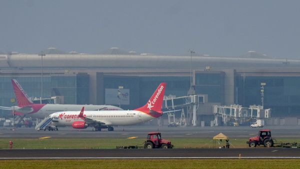 Imphal Airport On Alert: ইম্ফল বিমানবন্দরের আকাশে UFO! খুঁজতে গেল ভারতীয় বায়ুসেনা
