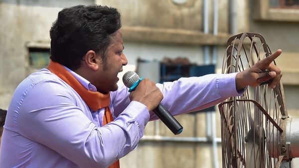 বিশ্বভারতীর উপাচার্যর মেয়াদ বাড়ানো হবে না, দাবি অনুপম হাজরার